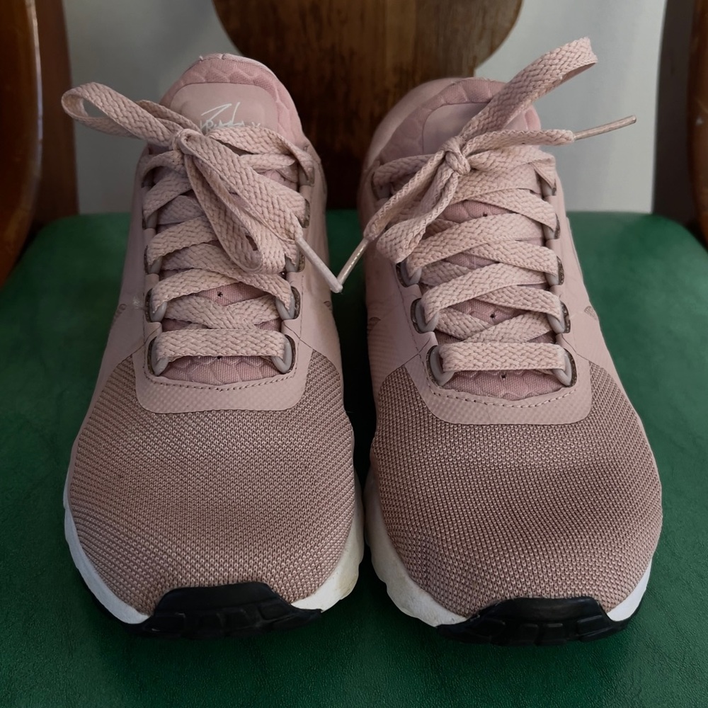 Nike shoes - Picture 2 of 4
